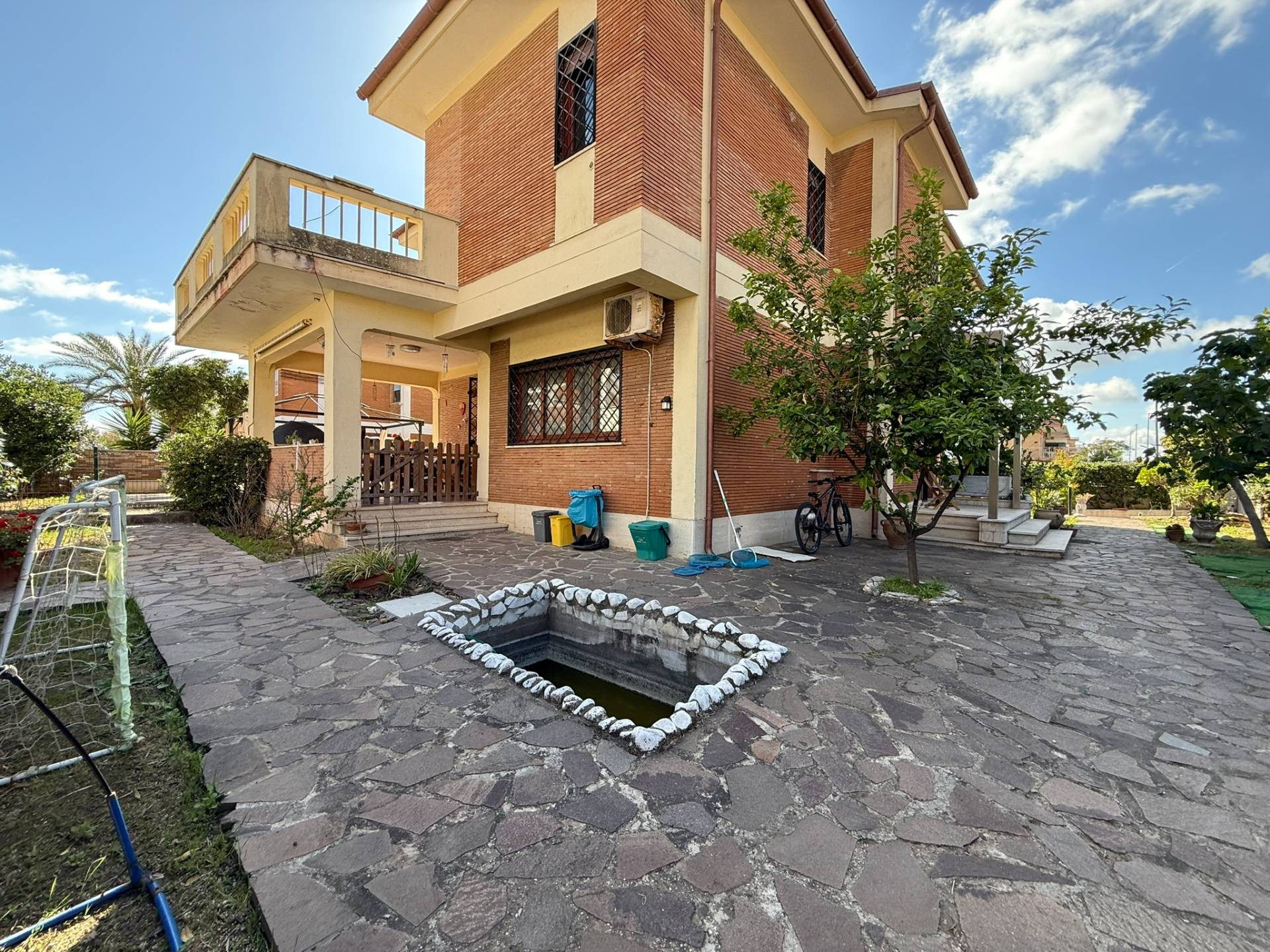 Villa singola in affitto a Pomezia, Torvaianica