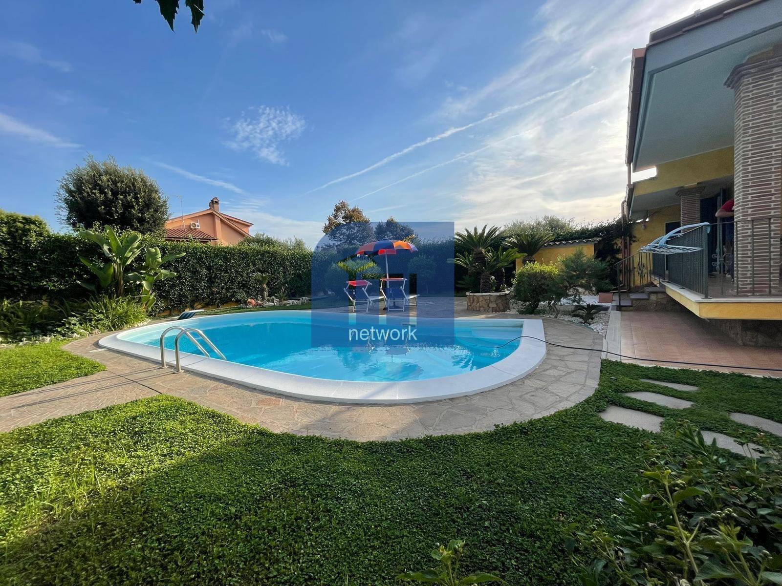 Villetta bifamiliare in vendita a Ardea, Nuova Florida