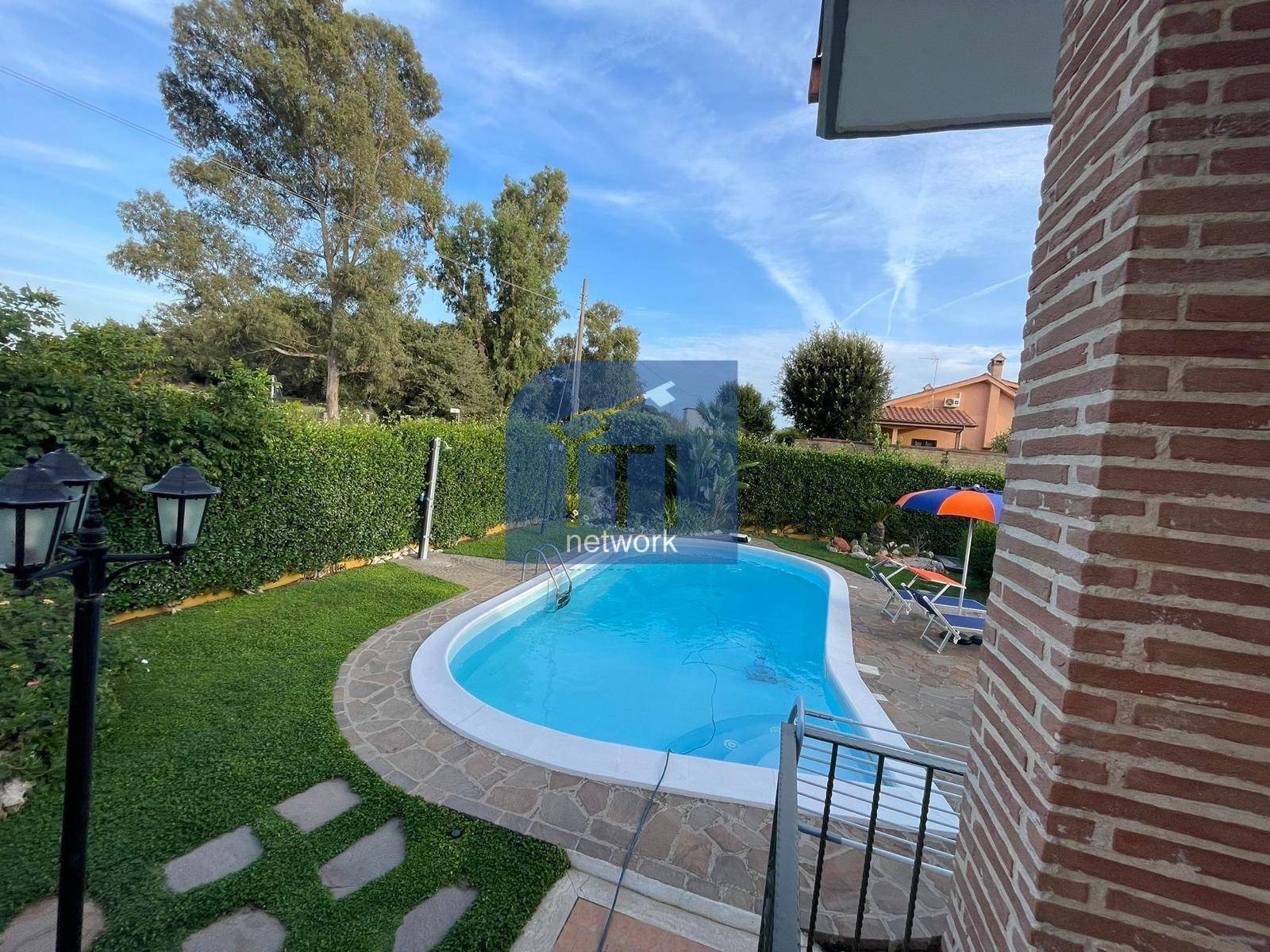 Villetta bifamiliare in vendita a Ardea, Nuova Florida