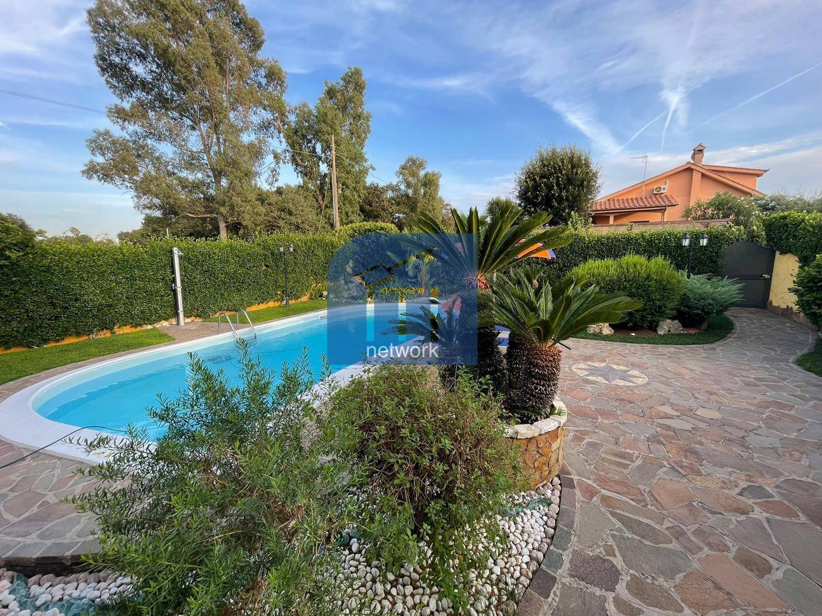 Villetta bifamiliare in vendita a Ardea, Nuova Florida