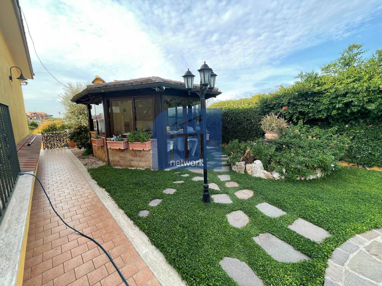 Villetta bifamiliare in vendita a Ardea, Nuova Florida