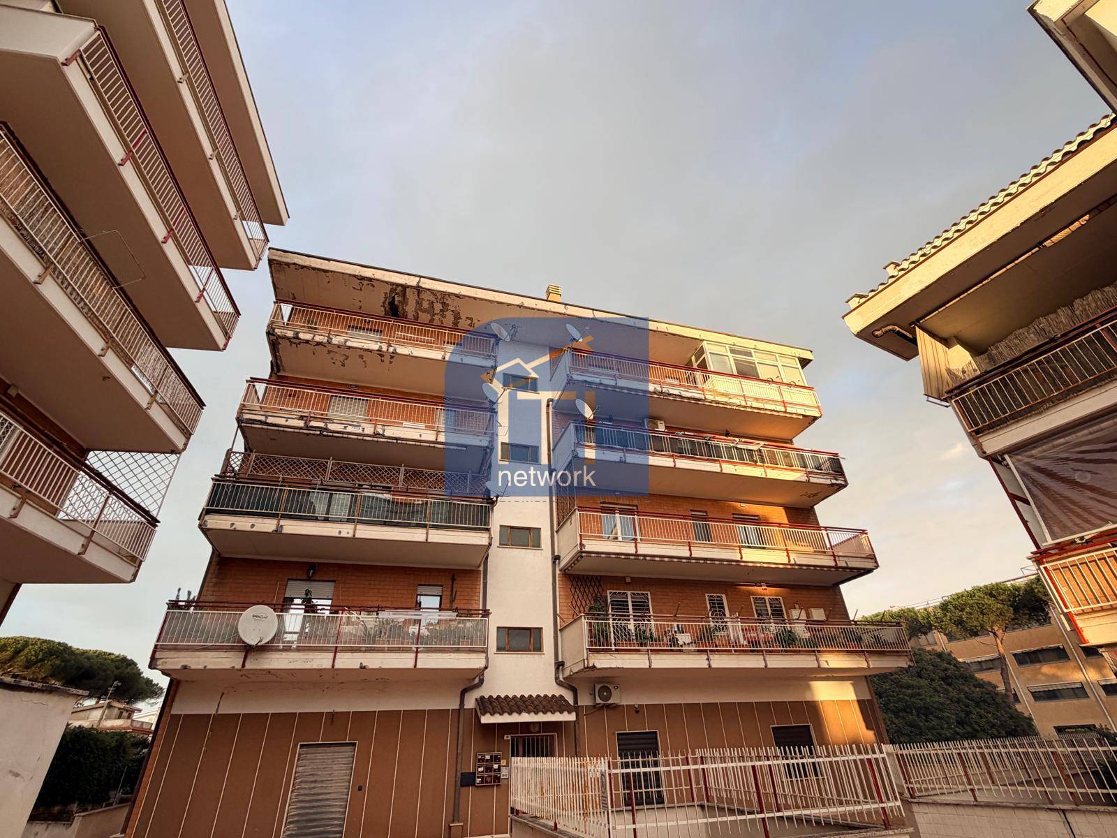 Appartamento in vendita a Pomezia, Centro