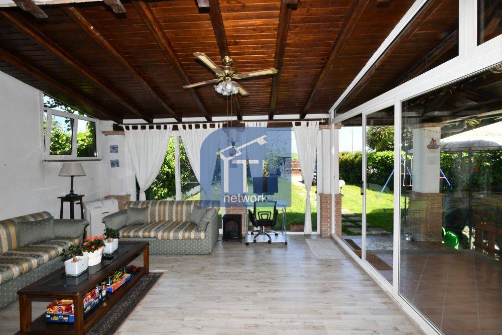 Villetta bifamiliare in vendita a Ardea, Nuova California