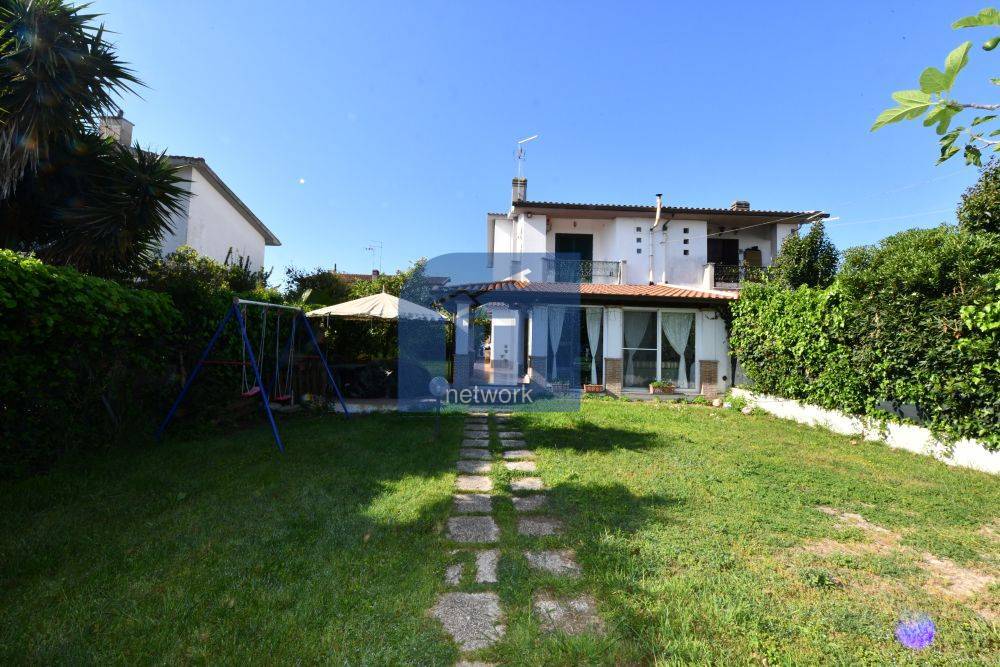 Villetta bifamiliare in vendita a Ardea, Nuova California