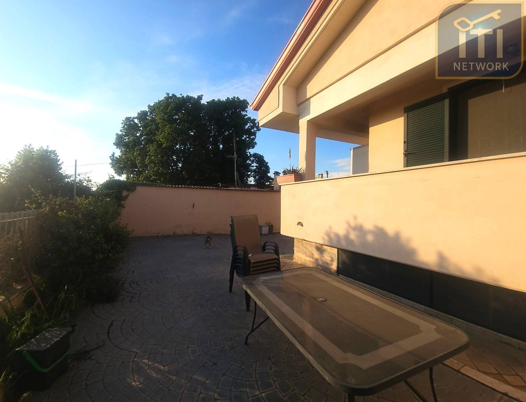 Villa a schiera in vendita a Pomezia, Torvaianica Alta