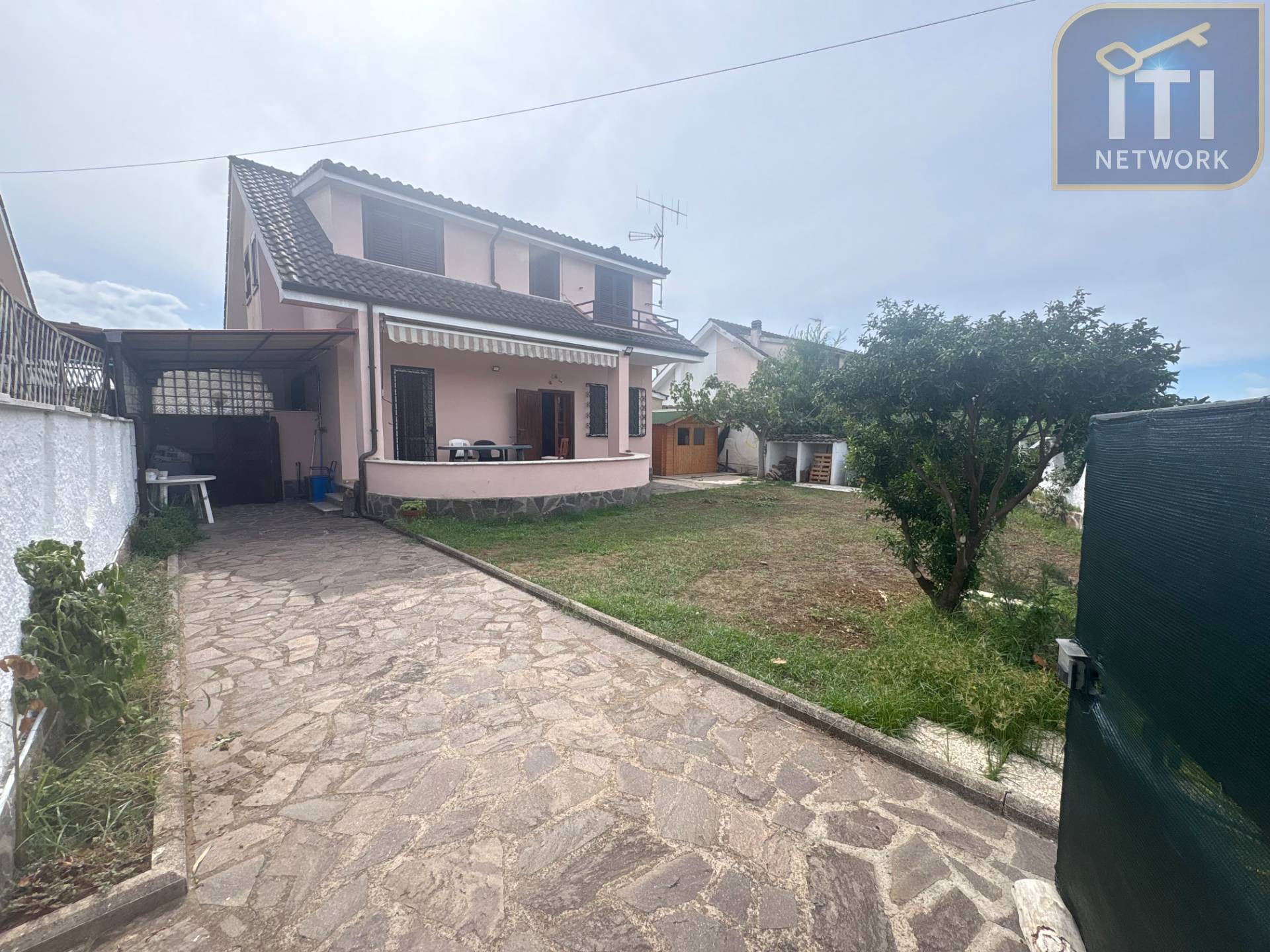 Villa a schiera in vendita a Ardea, Nuova Florida