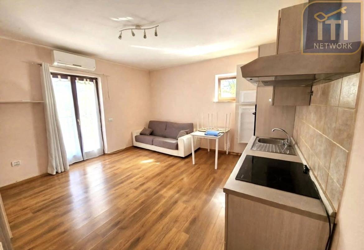 Appartamento in vendita a Pomezia, Centro