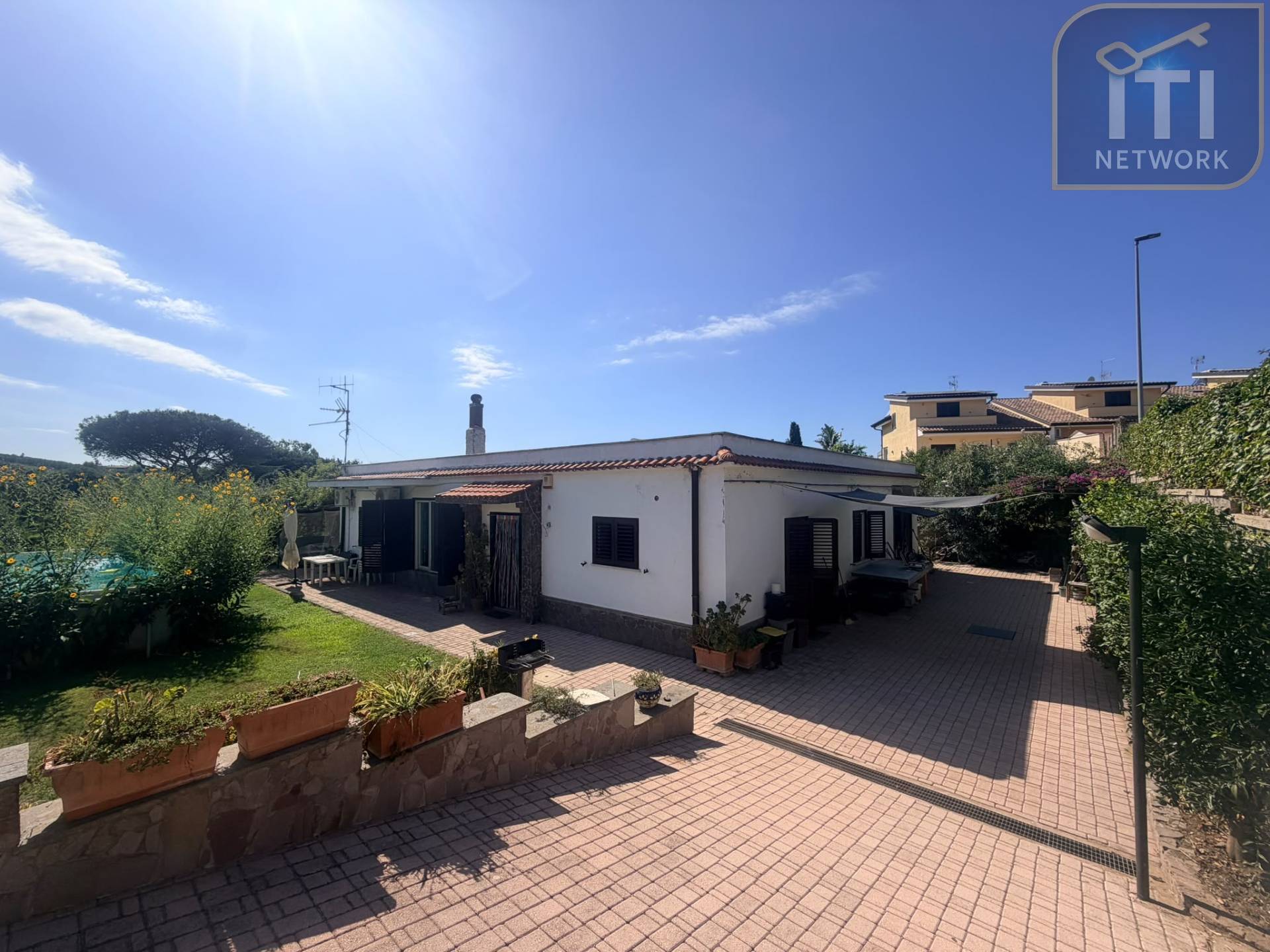 Villa singola in vendita a Pomezia, Campo Jemini