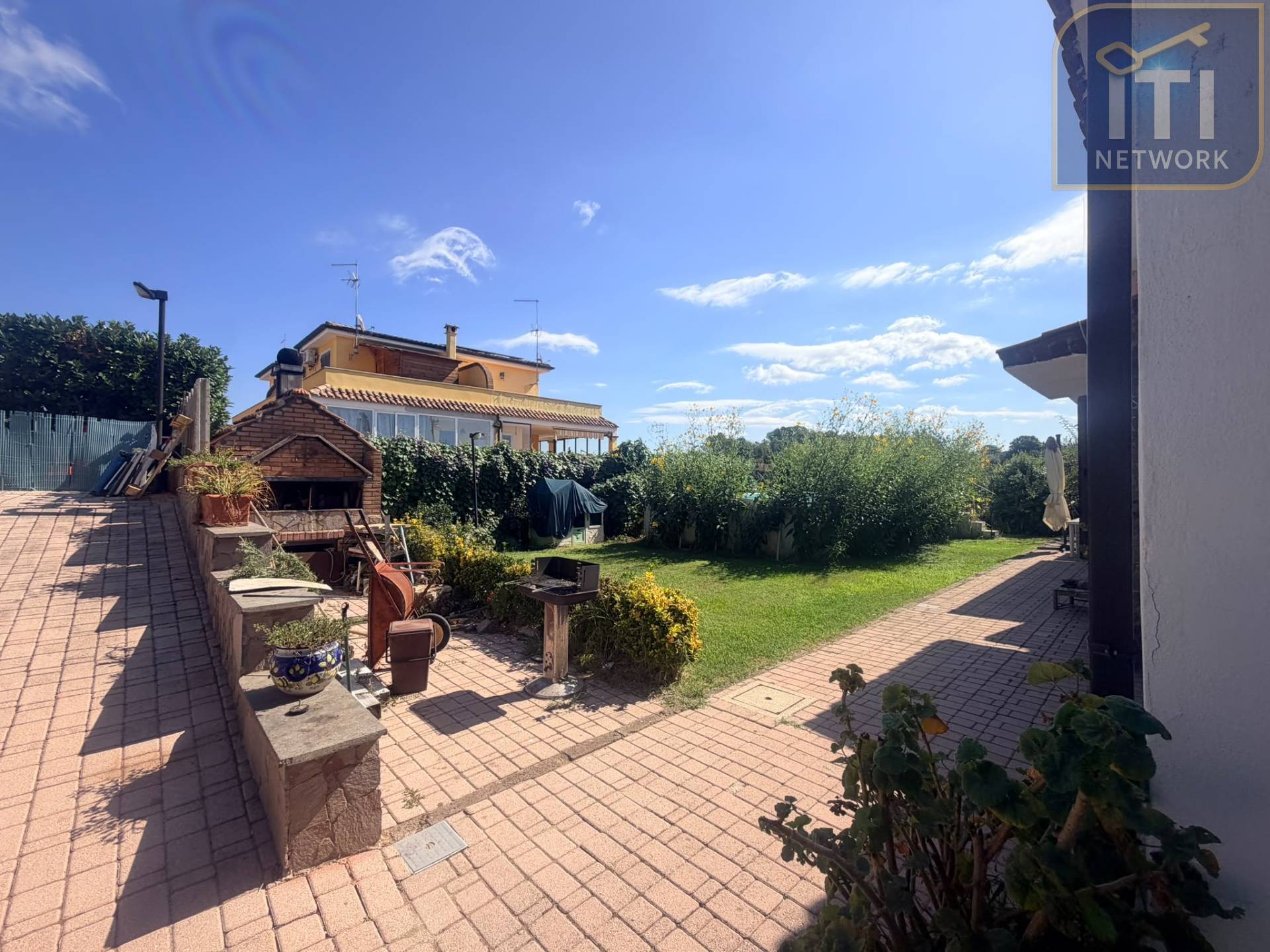 Villa singola in vendita a Pomezia, Campo Jemini