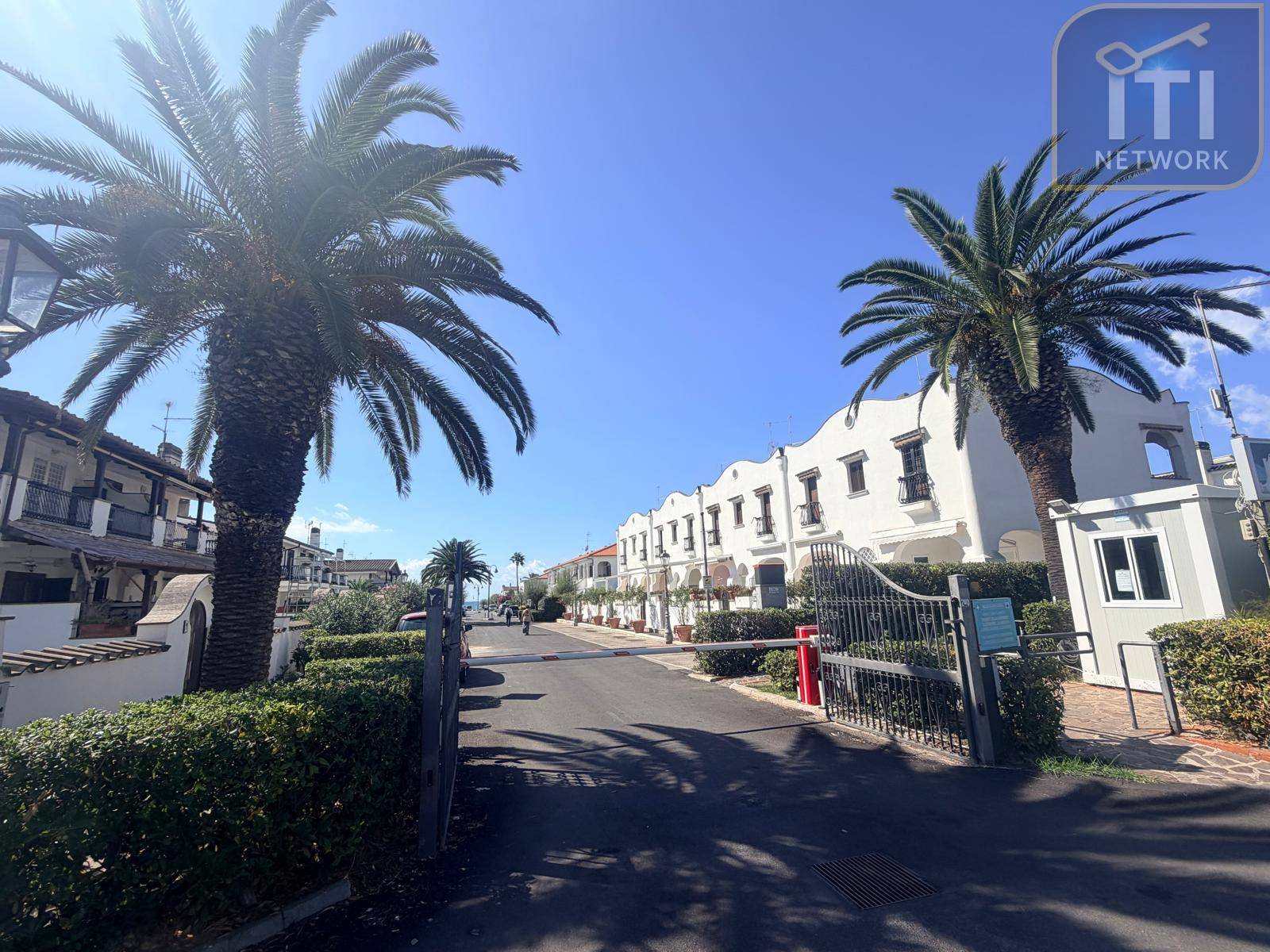 Casa Indipendente in vendita a Ardea, Tor San Lorenzo Mare