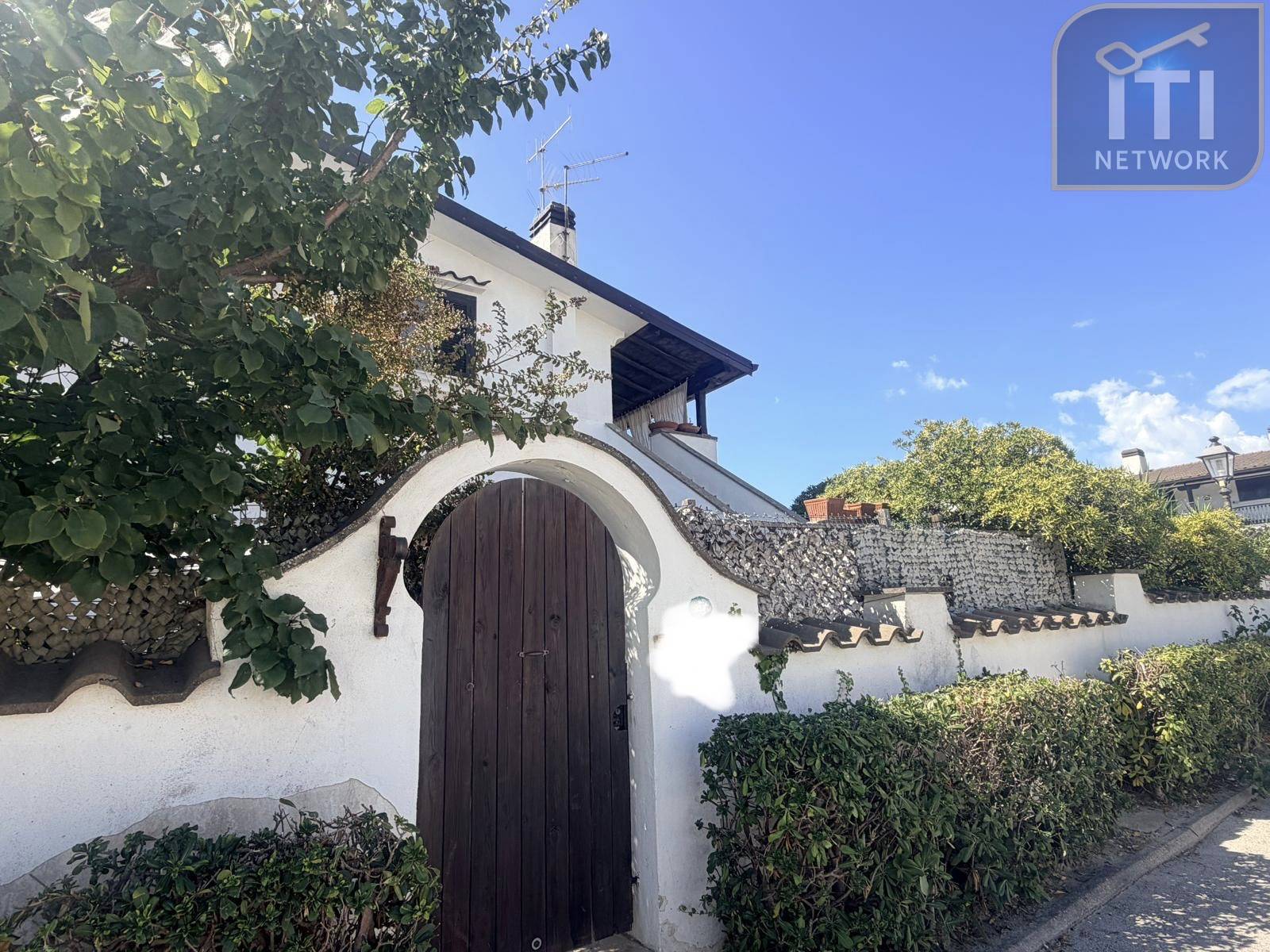 Casa Indipendente in vendita a Ardea, Tor San Lorenzo Mare