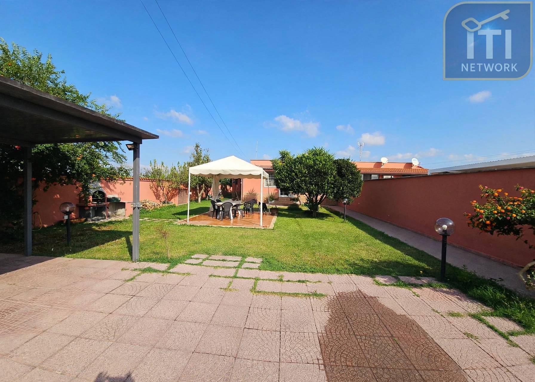 Villetta bifamiliare in vendita a Aprilia, Campodicarne