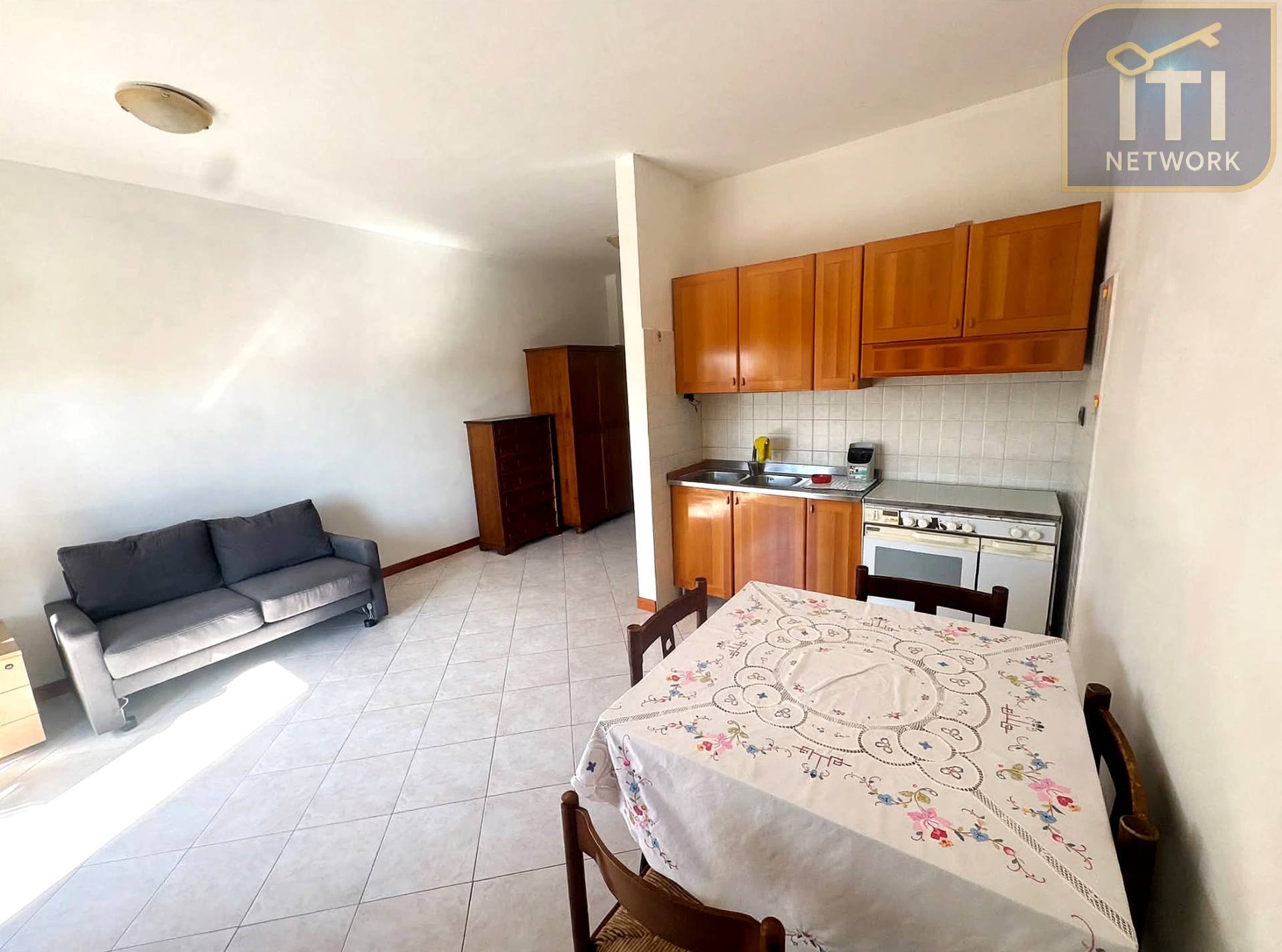 Appartamento in vendita a Pomezia, Centro
