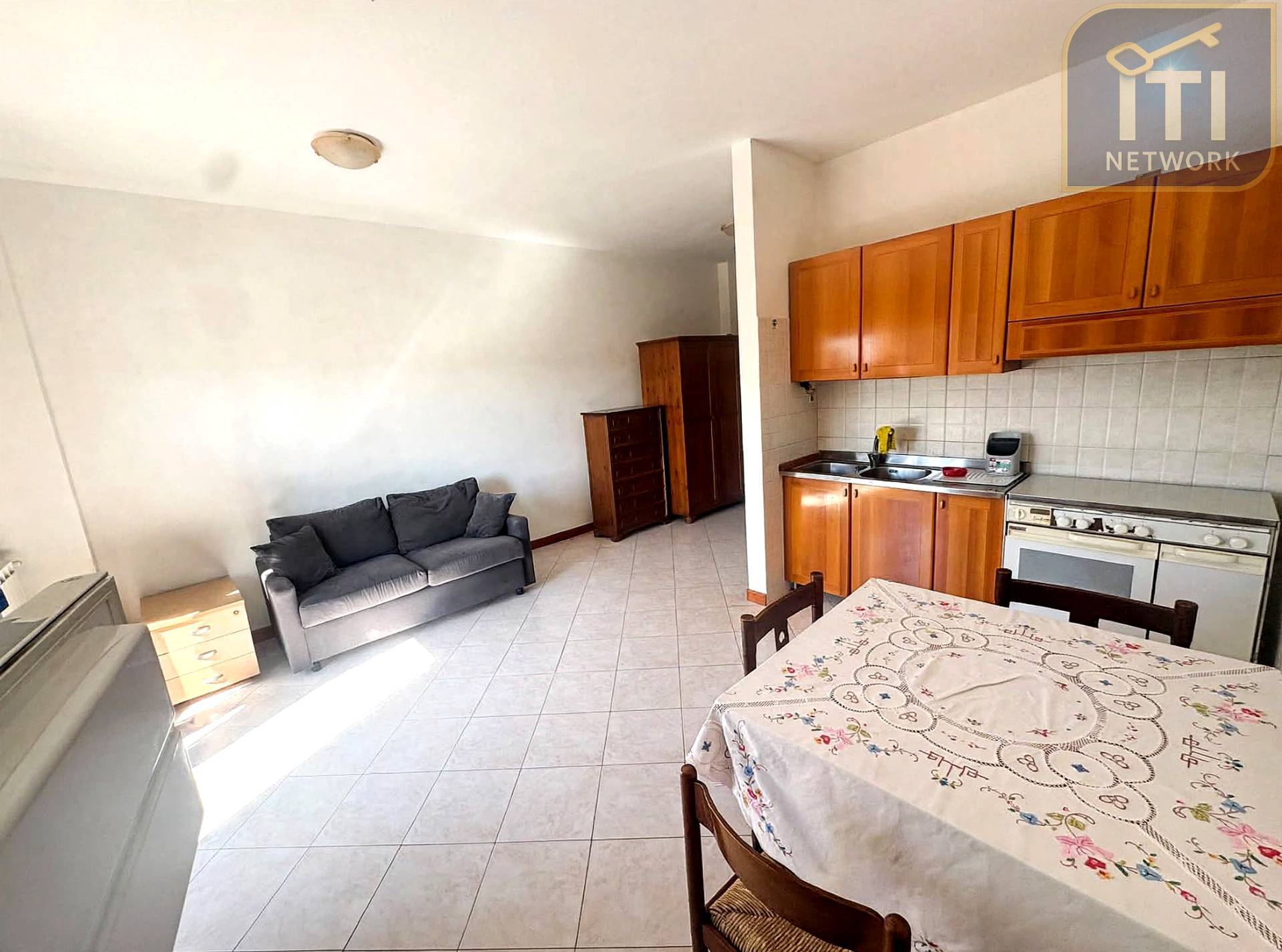Appartamento in vendita a Pomezia, Centro