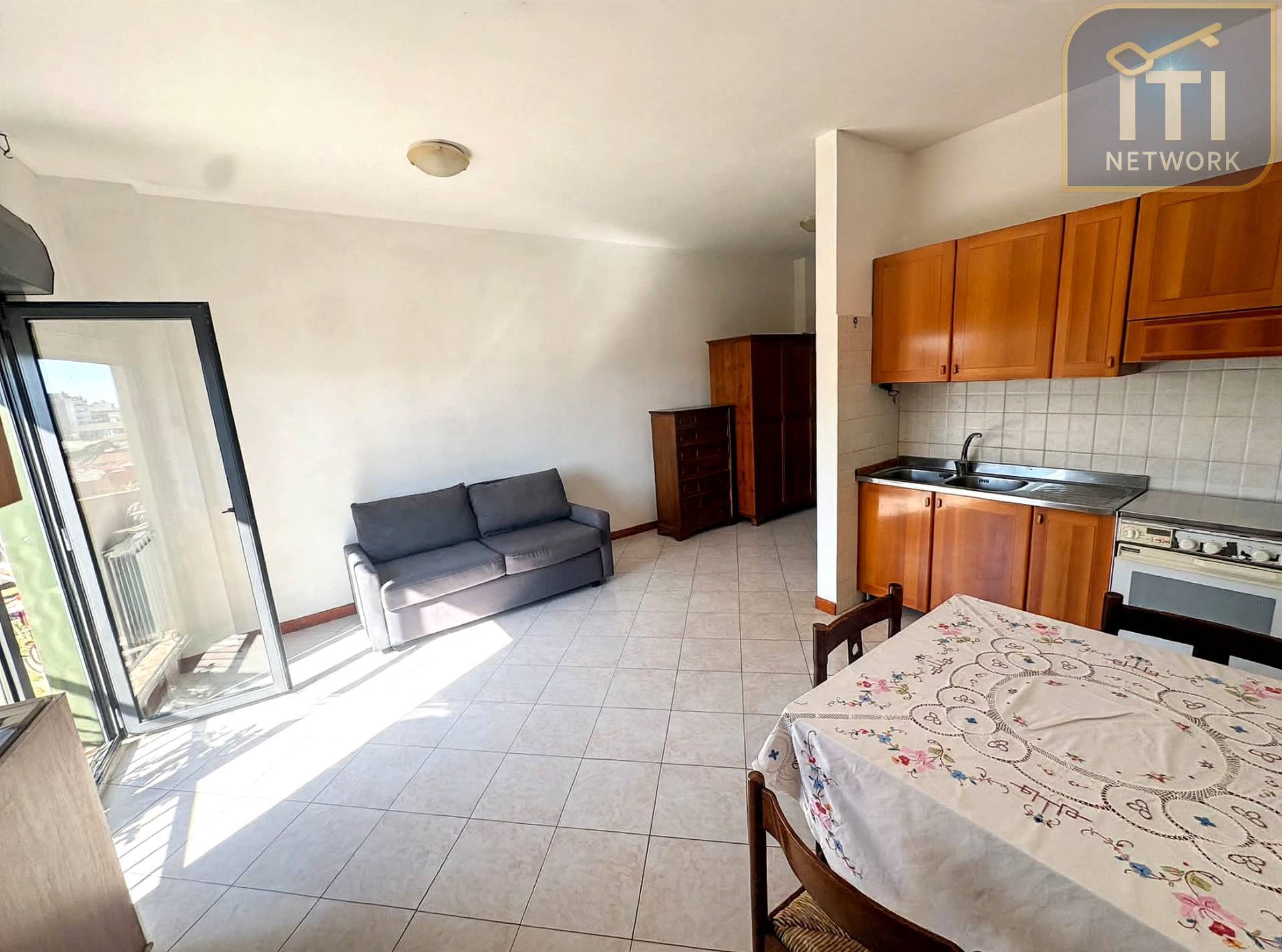 Appartamento in vendita a Pomezia, Centro