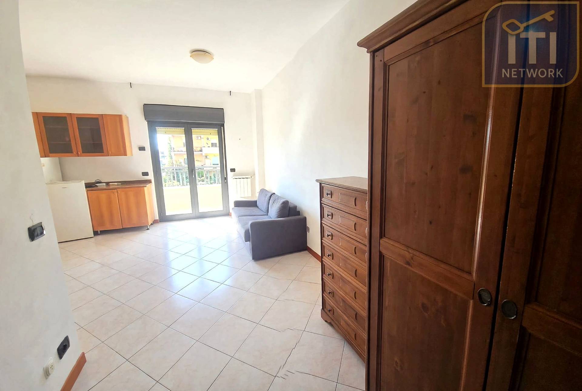 Appartamento in vendita a Pomezia, Centro