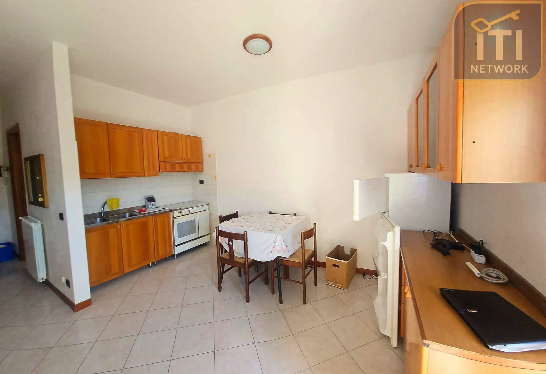 Appartamento in vendita a Pomezia, Centro