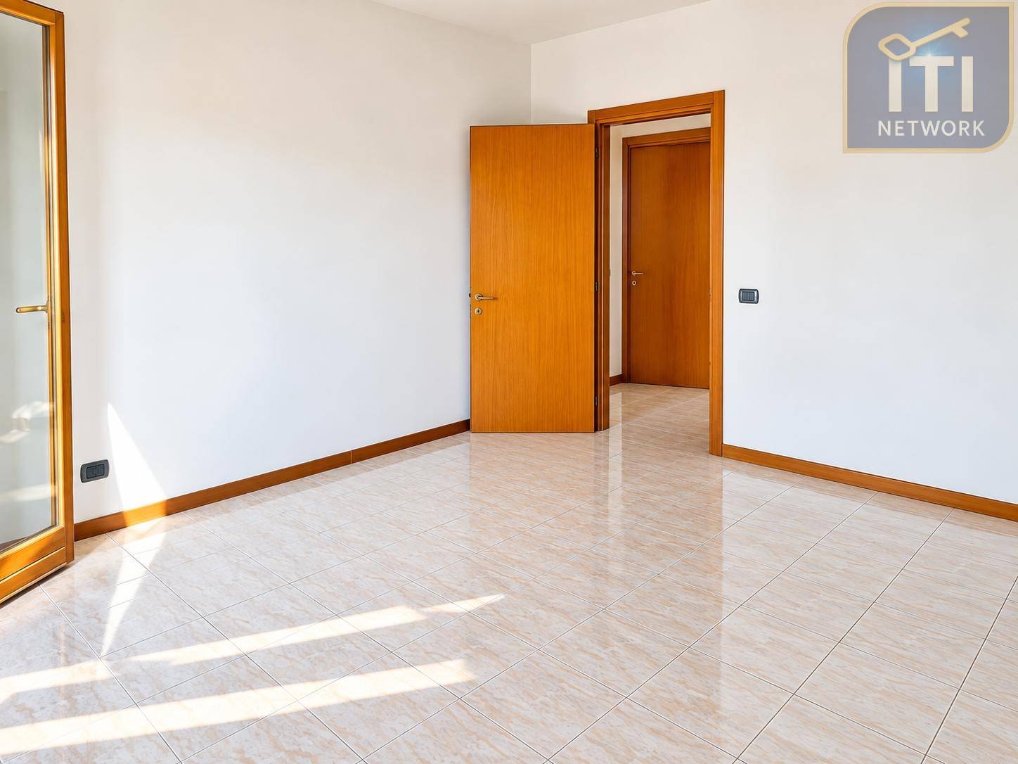 Appartamento in vendita a Pomezia, Centro