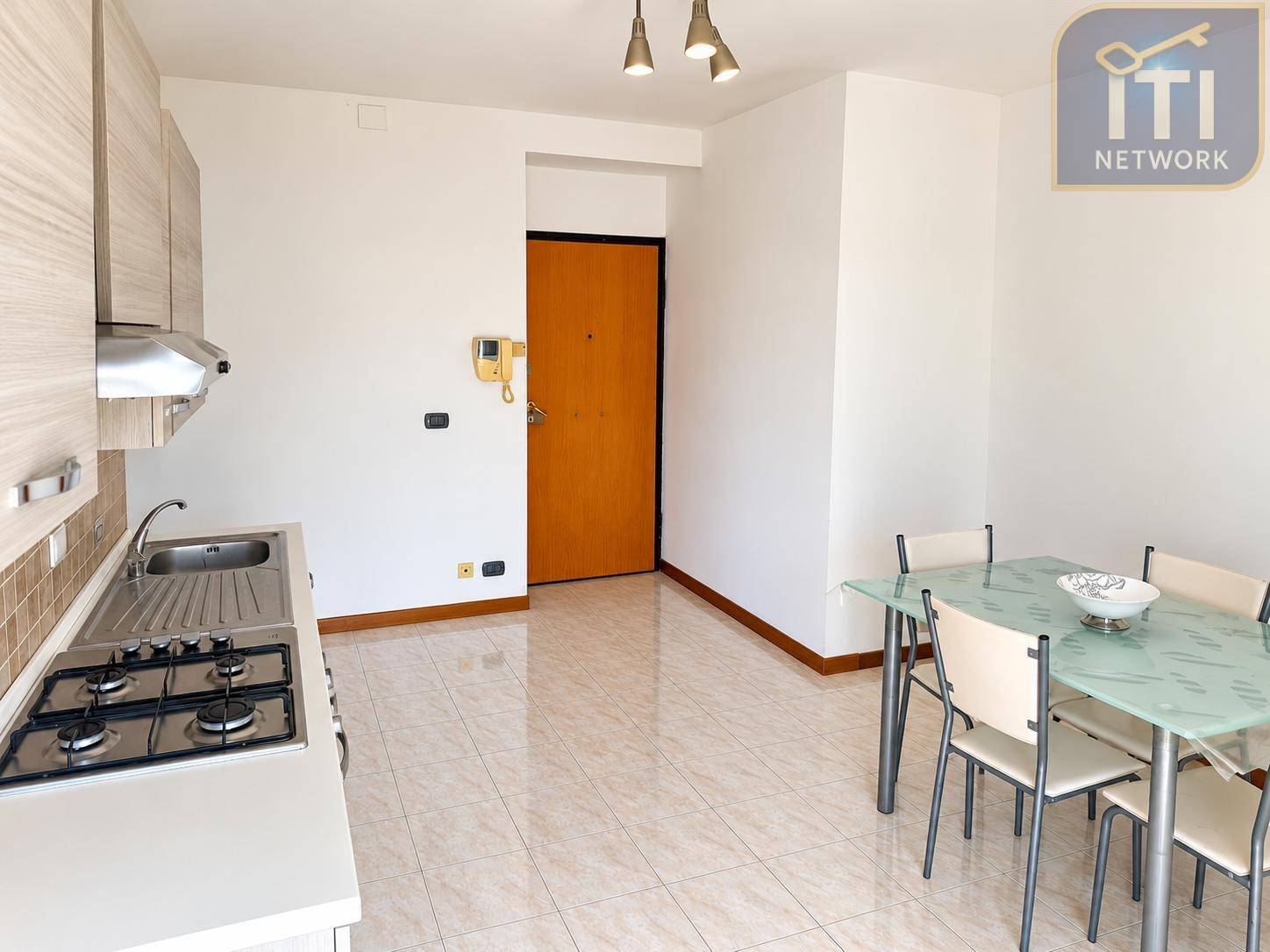 Appartamento in vendita a Pomezia, Centro