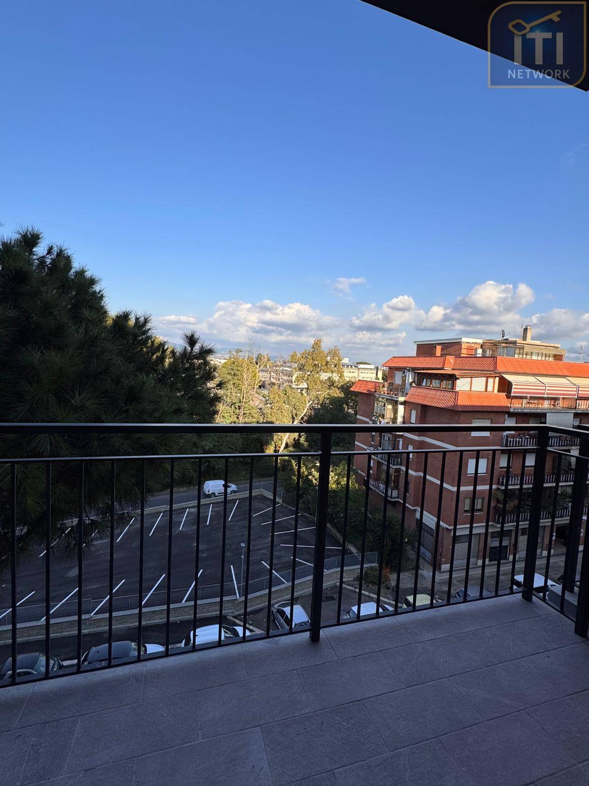 Appartamento in vendita a Pomezia, Centro