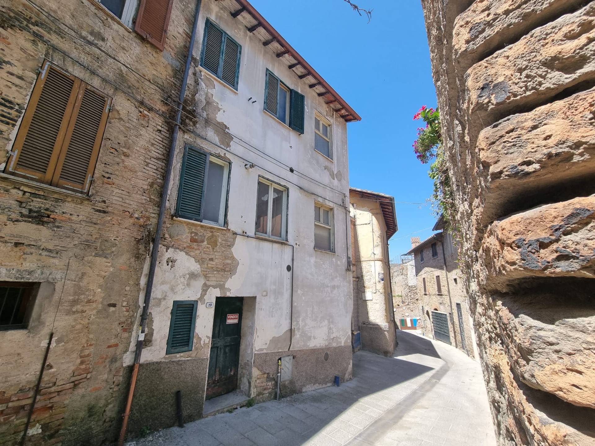 Abitazione Cielo-Terra in vendita a Deruta