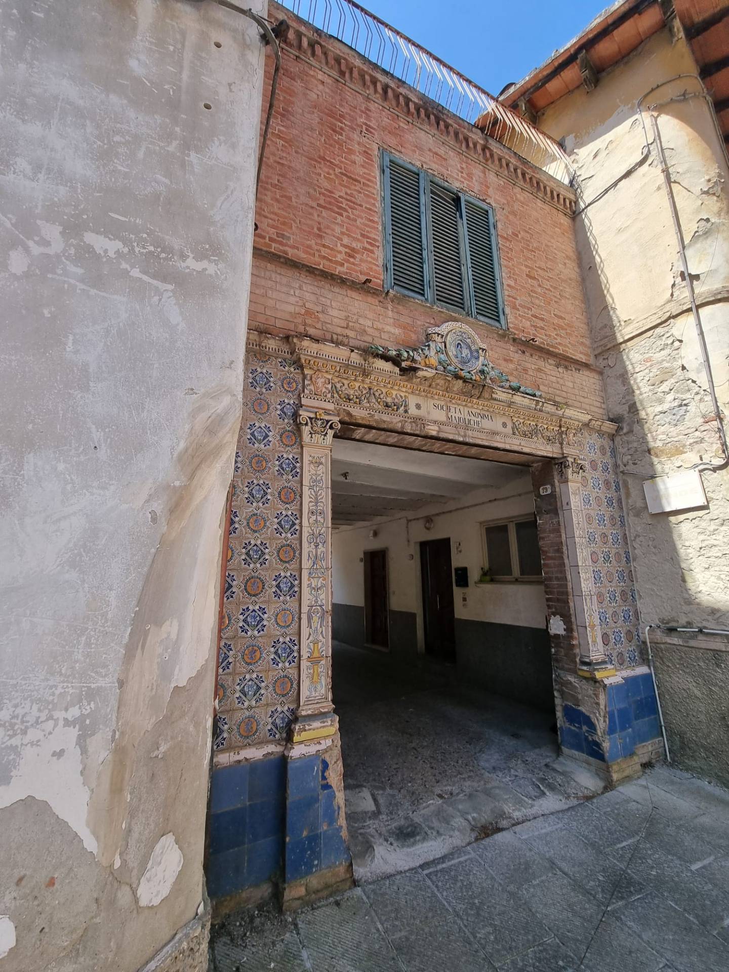 Abitazione Cielo-Terra in vendita a Deruta