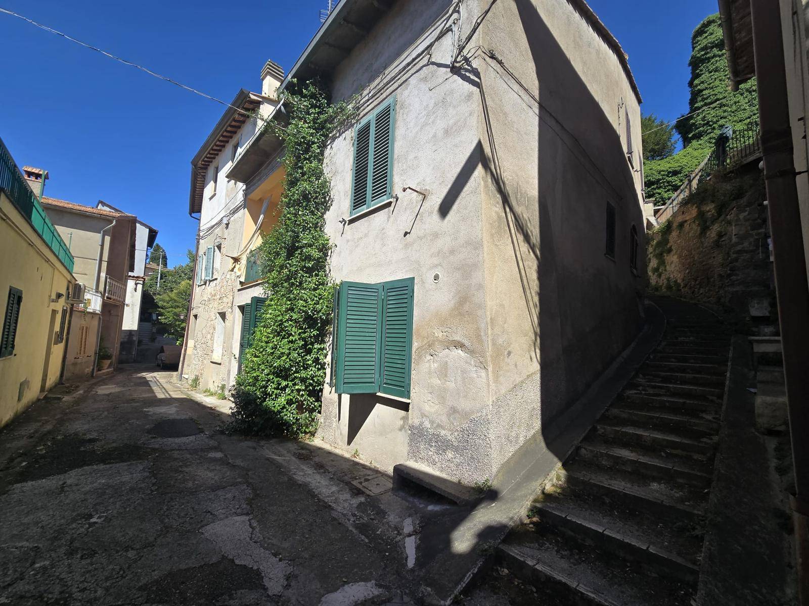 Abitazione Cielo-Terra in vendita a Deruta