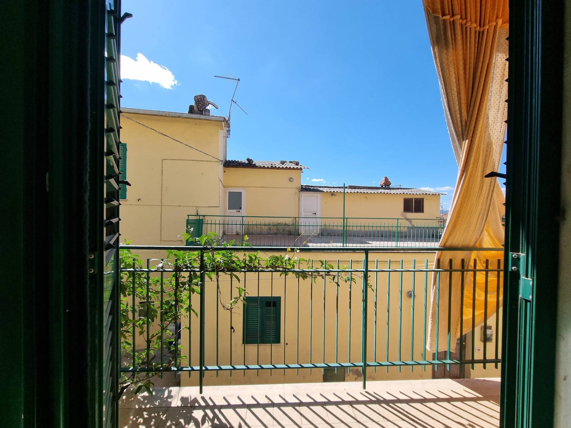 Abitazione Cielo-Terra in vendita a Deruta