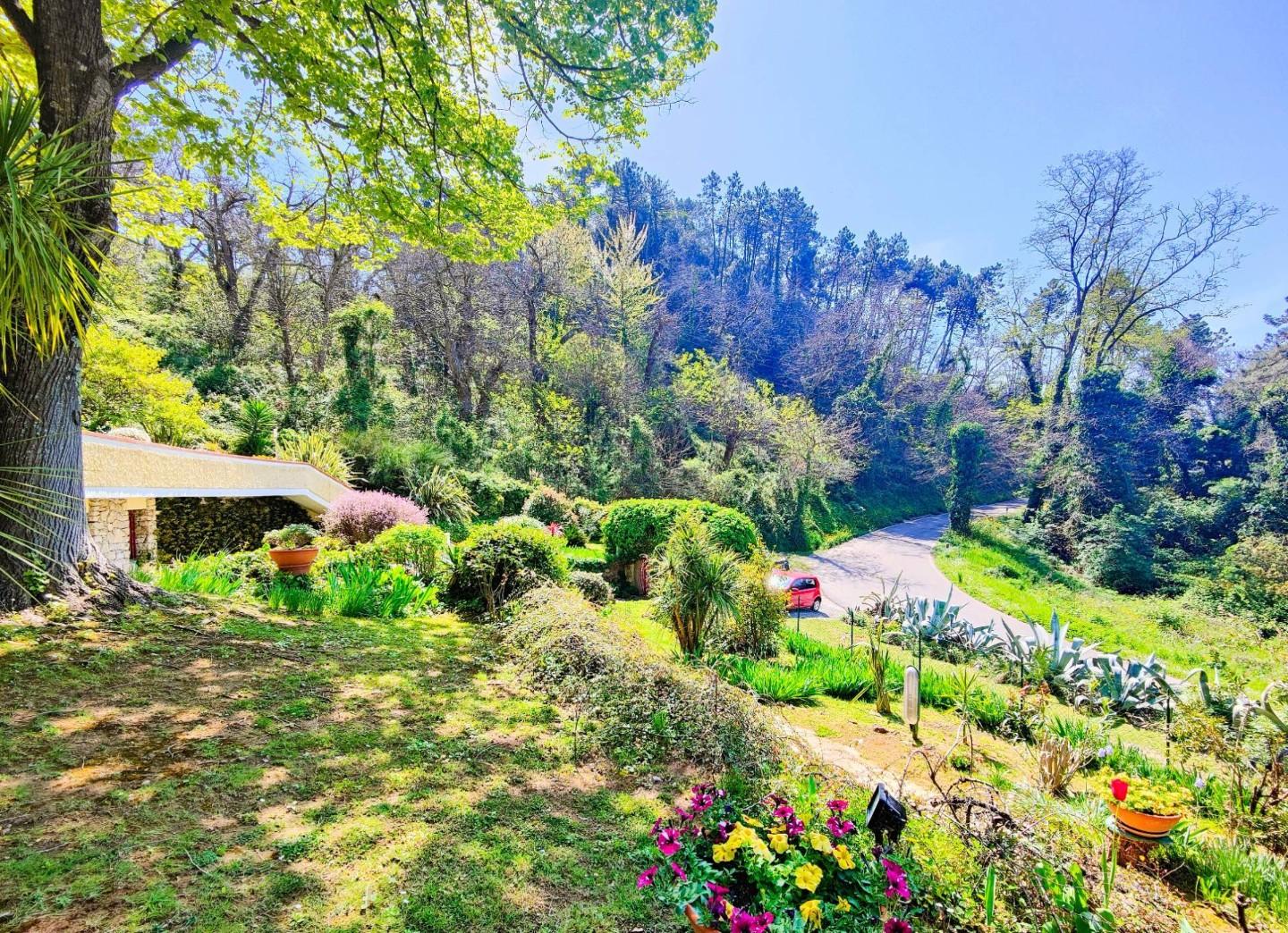 Villa con giardino a San Giuliano Terme