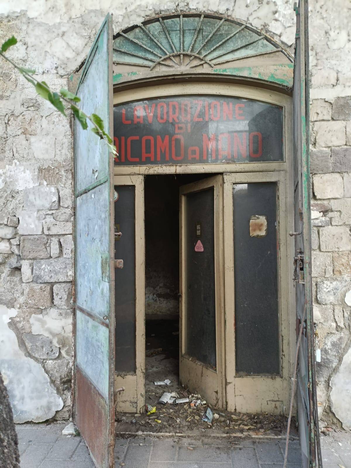 Locale commerciale in vendita a Angri