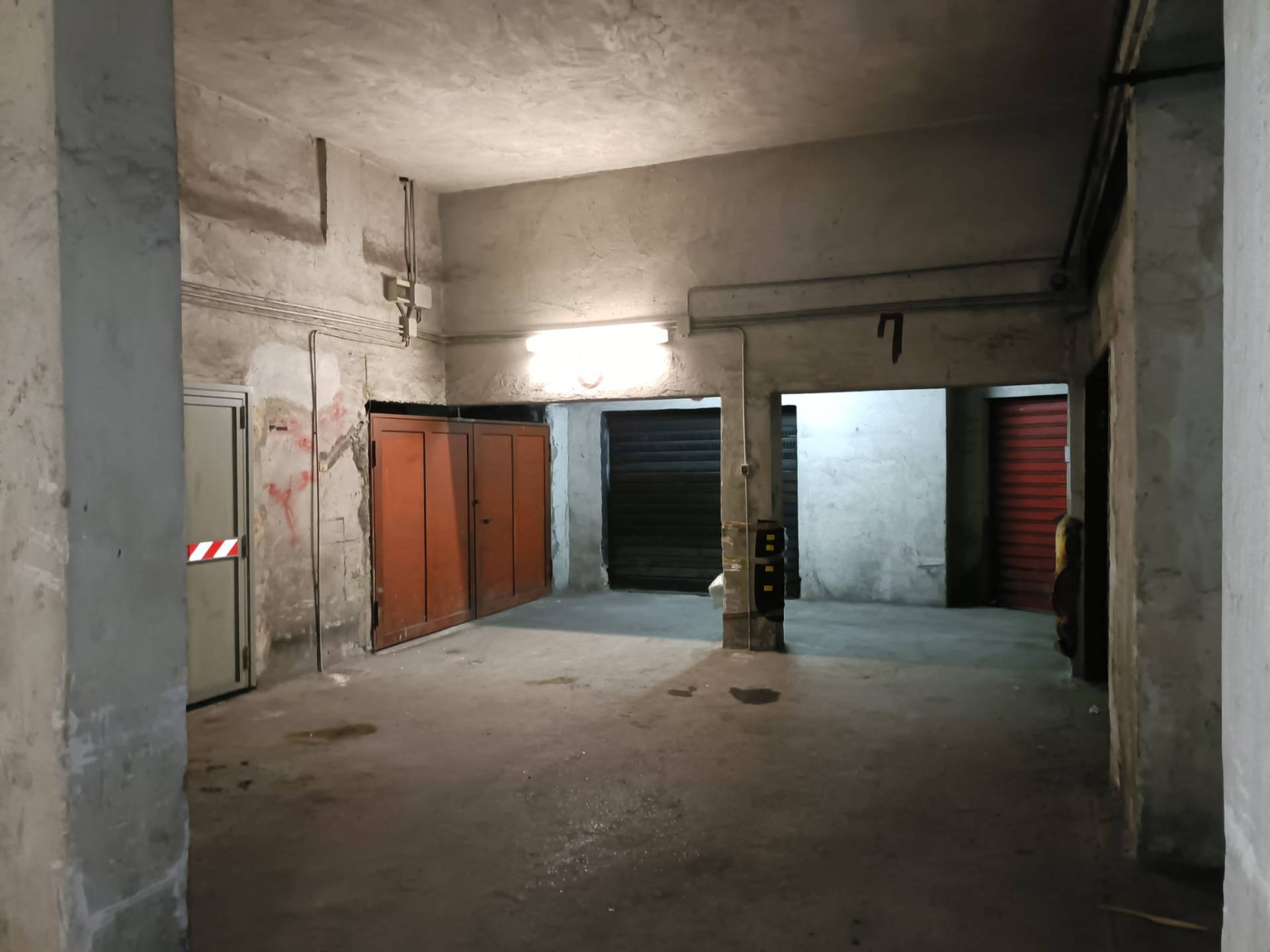 Box o garage in vendita a Angri