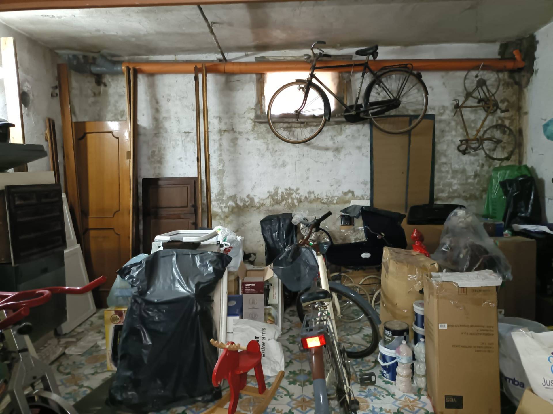 Box o garage in vendita a Angri