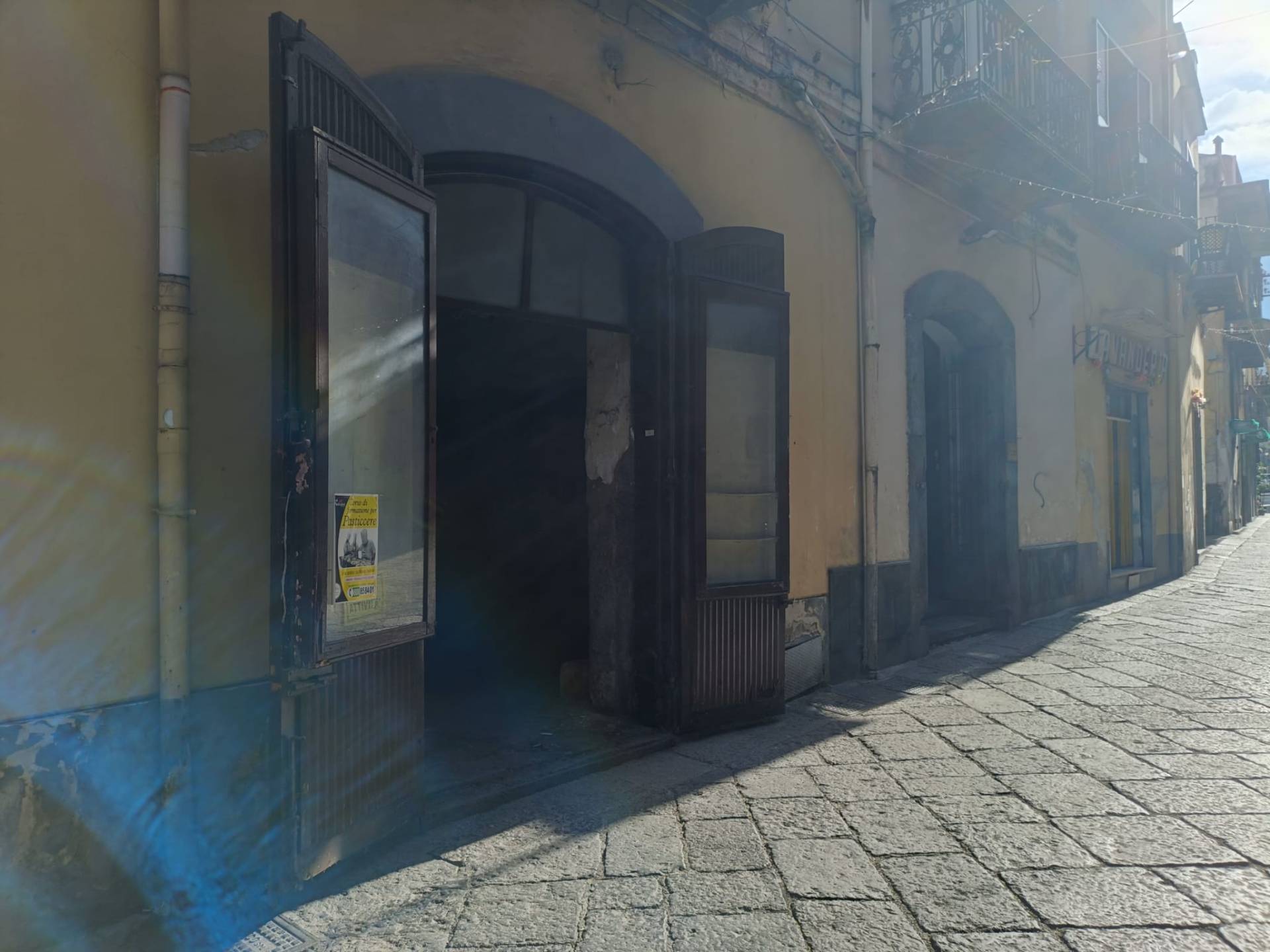 Locale commerciale in vendita a Angri