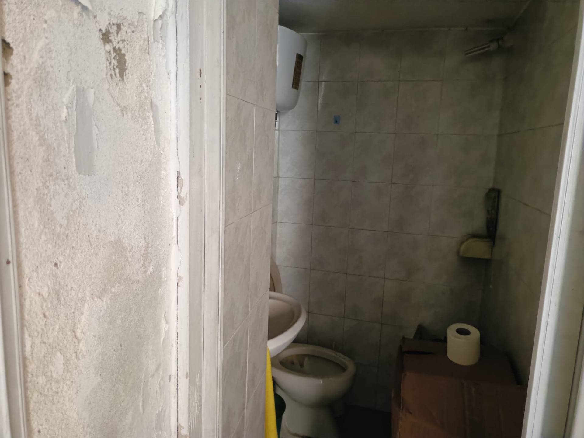 Locale commerciale in vendita a Angri