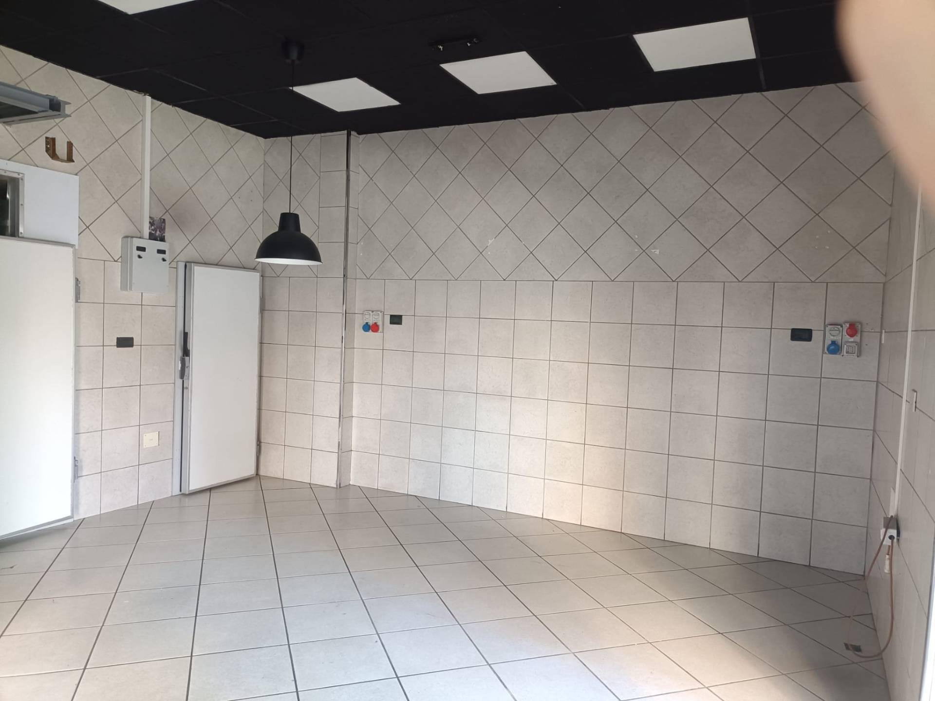 Locale commerciale in vendita a Angri