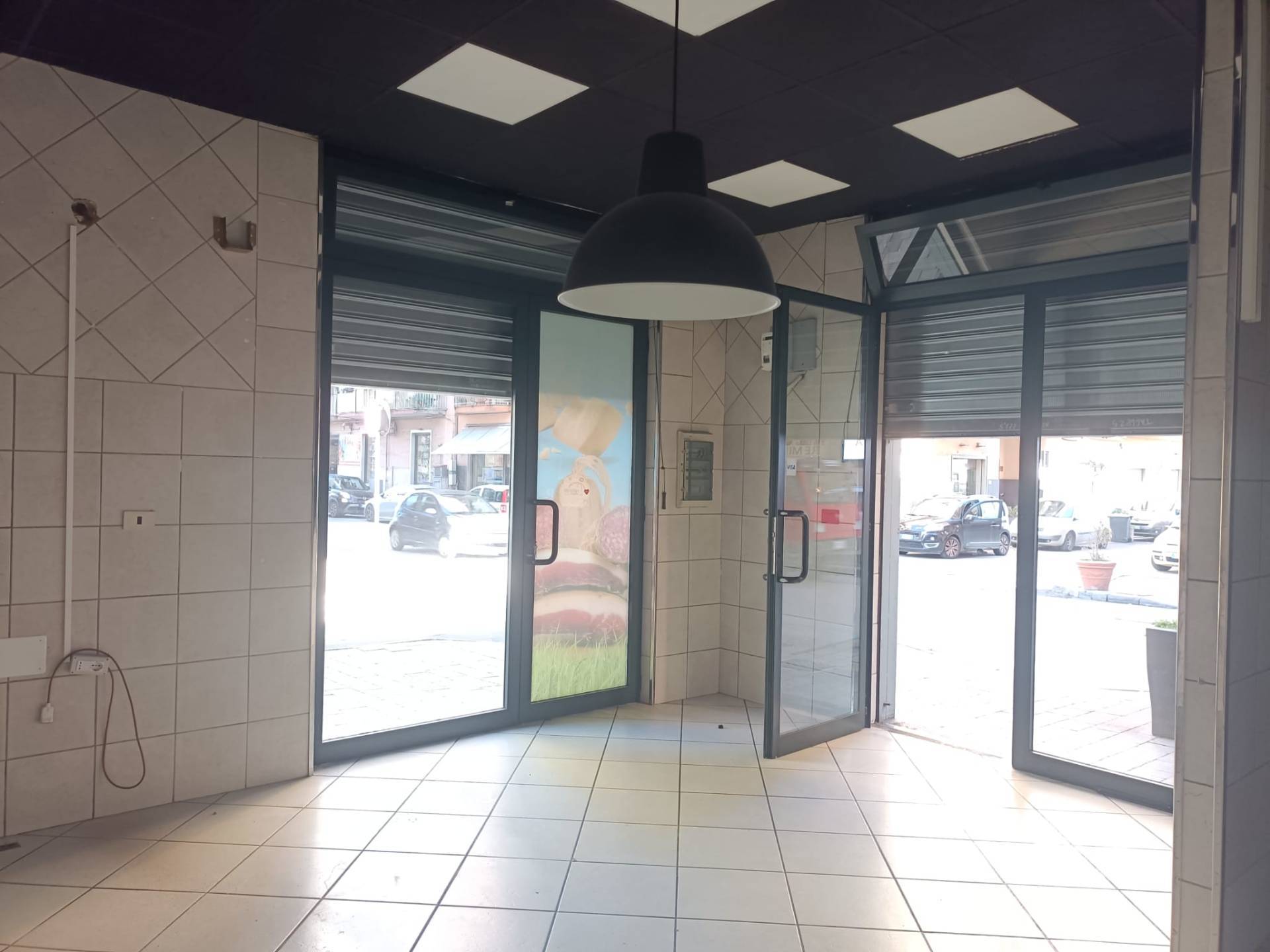 Locale commerciale in vendita a Angri