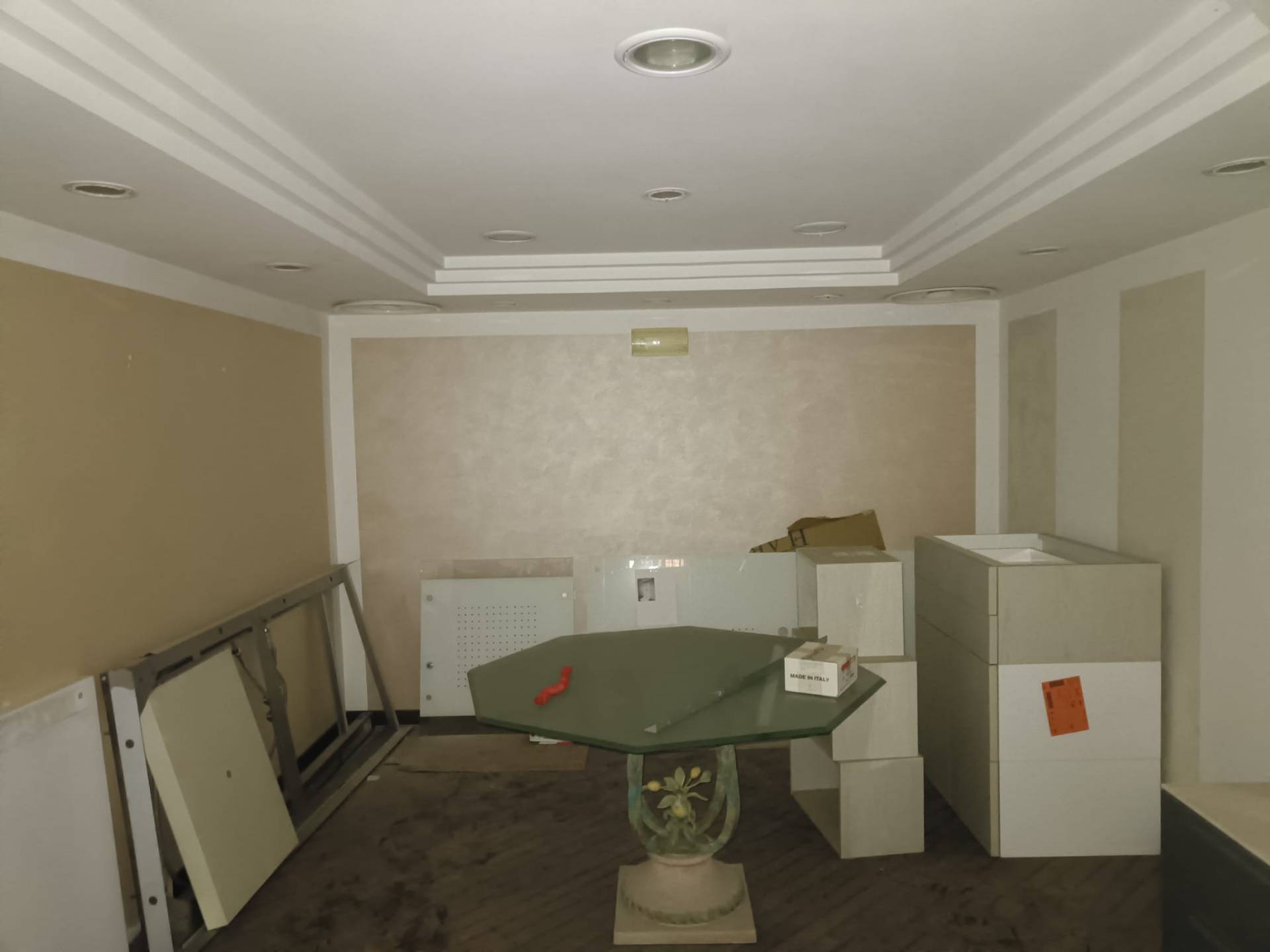 Locale commerciale in vendita a Cava de' Tirreni