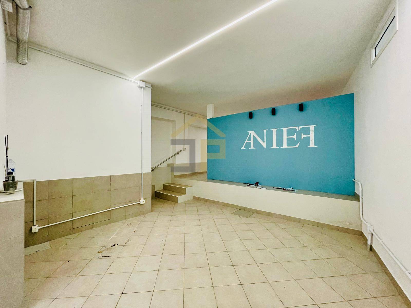 Locale commerciale in vendita a Castellammare del Golfo