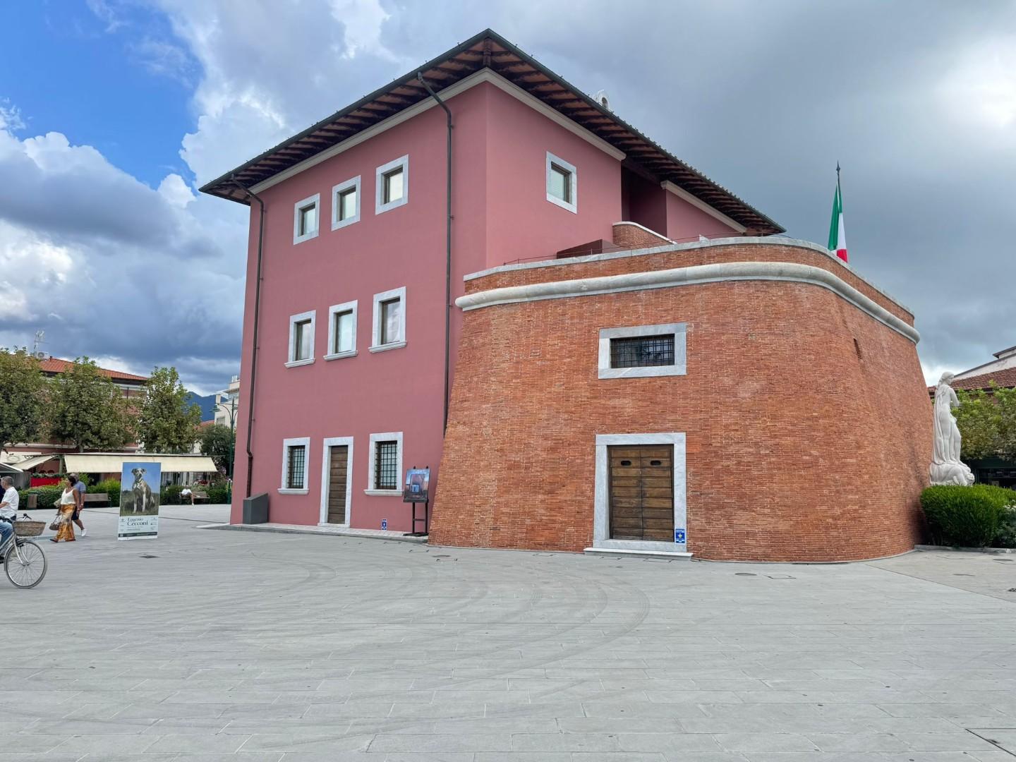 Locale commerciale in vendita, Forte dei Marmi centro storico