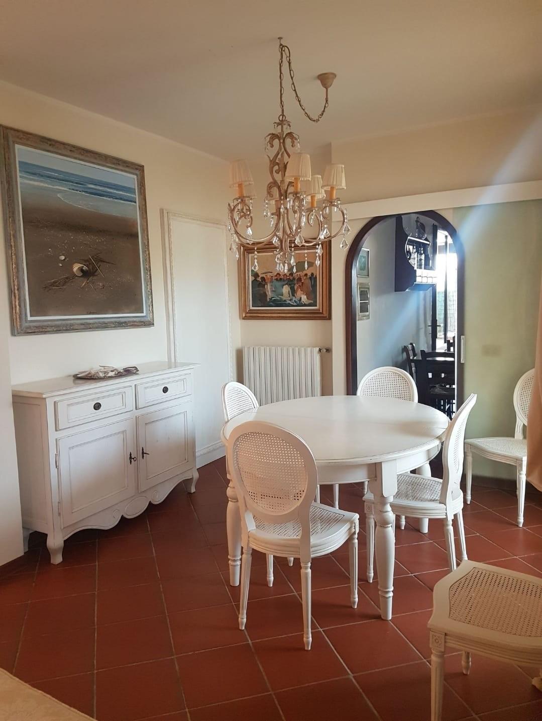 Villa Bifamiliare con giardino, Forte dei Marmi centro