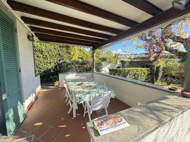 Villa con giardino, Forte dei Marmi centro