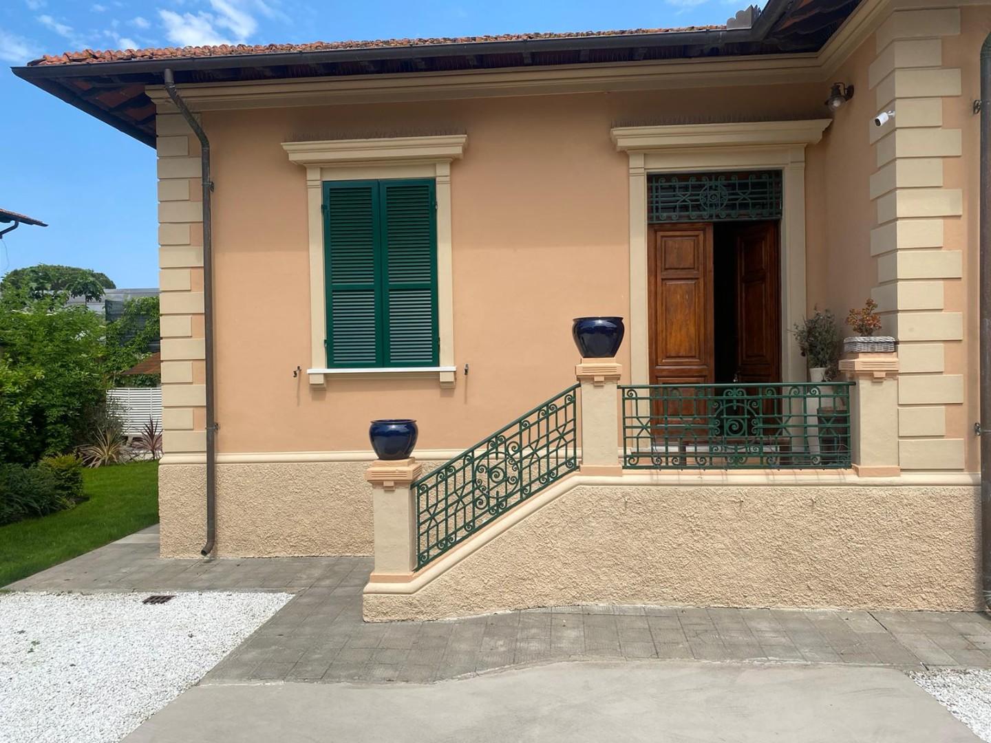 Casa indipendente arredata in affitto, Forte dei Marmi centro