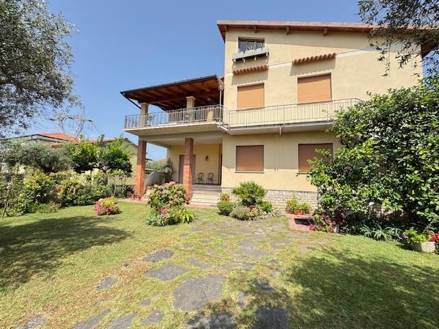 Casa indipendente con giardino, Seravezza pozzi