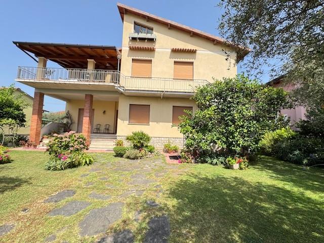 Casa indipendente con giardino, Seravezza pozzi