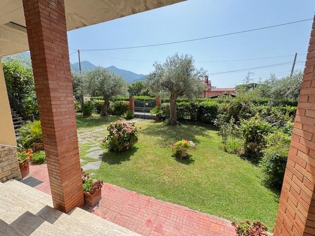 Casa indipendente con giardino, Seravezza pozzi