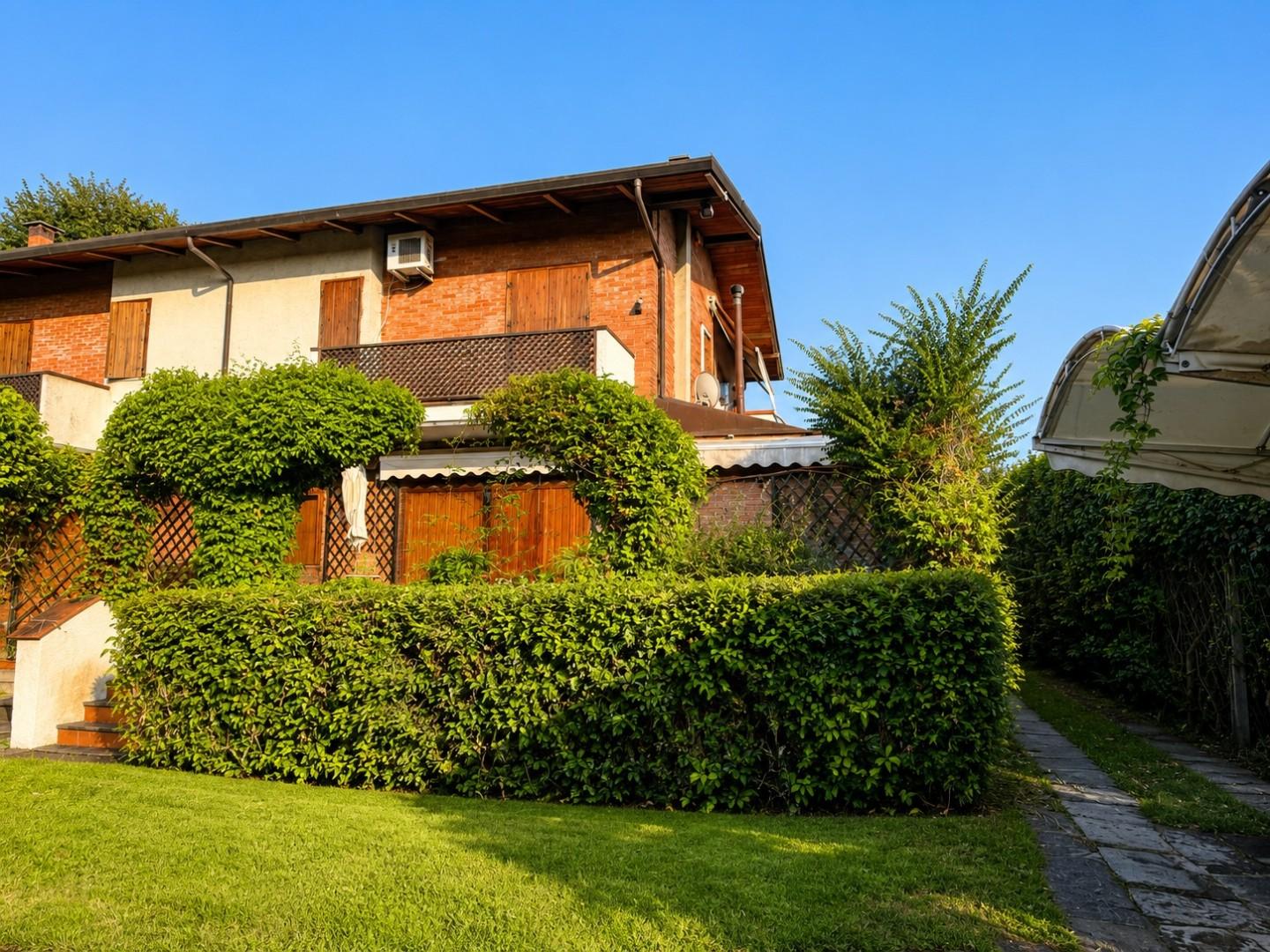 Villa Bifamiliare con giardino, Forte dei Marmi centro