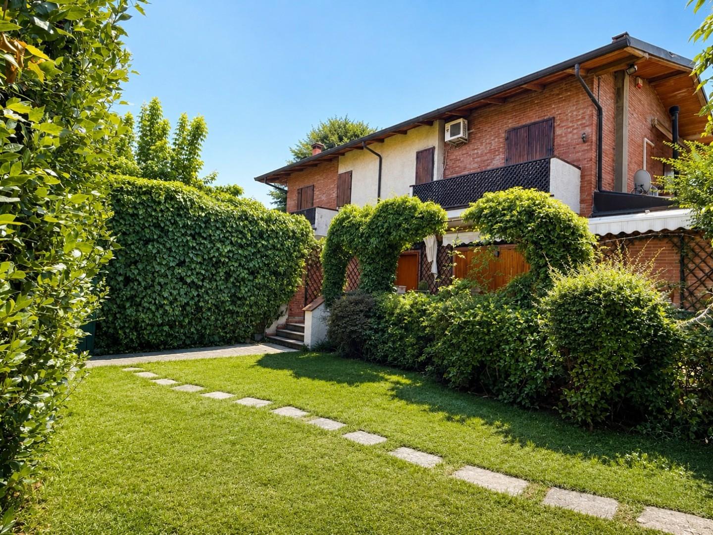 Villa Bifamiliare con giardino, Forte dei Marmi centro