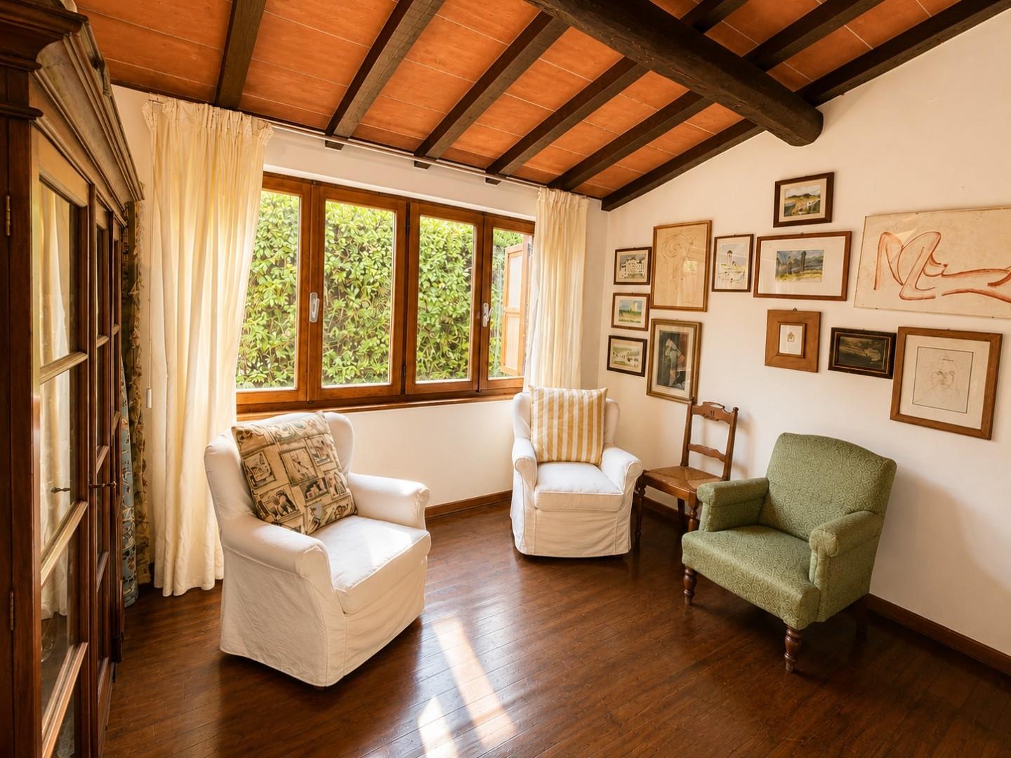 Villa Bifamiliare con giardino, Forte dei Marmi centro