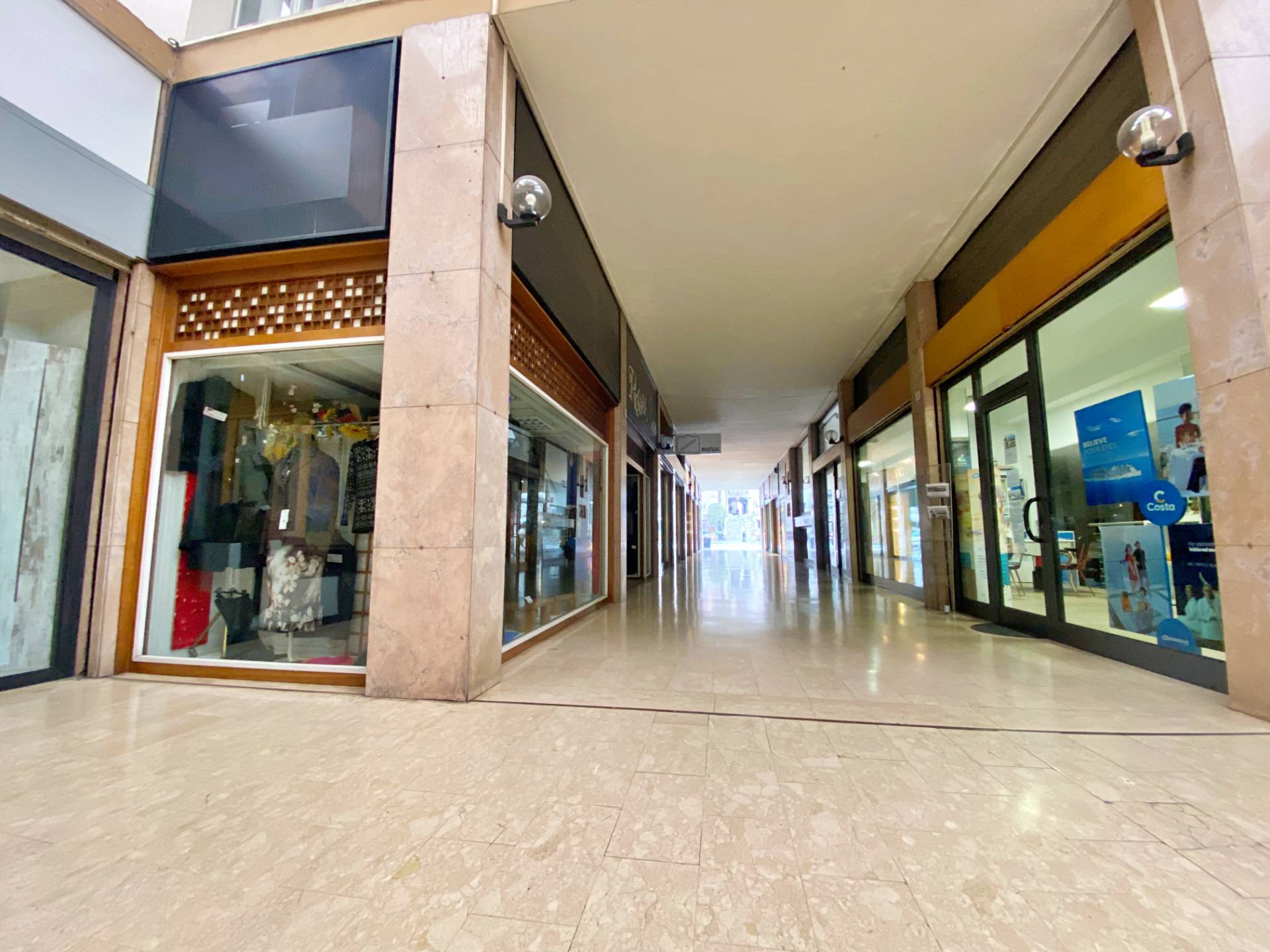 Locale commerciale in vendita a Conegliano