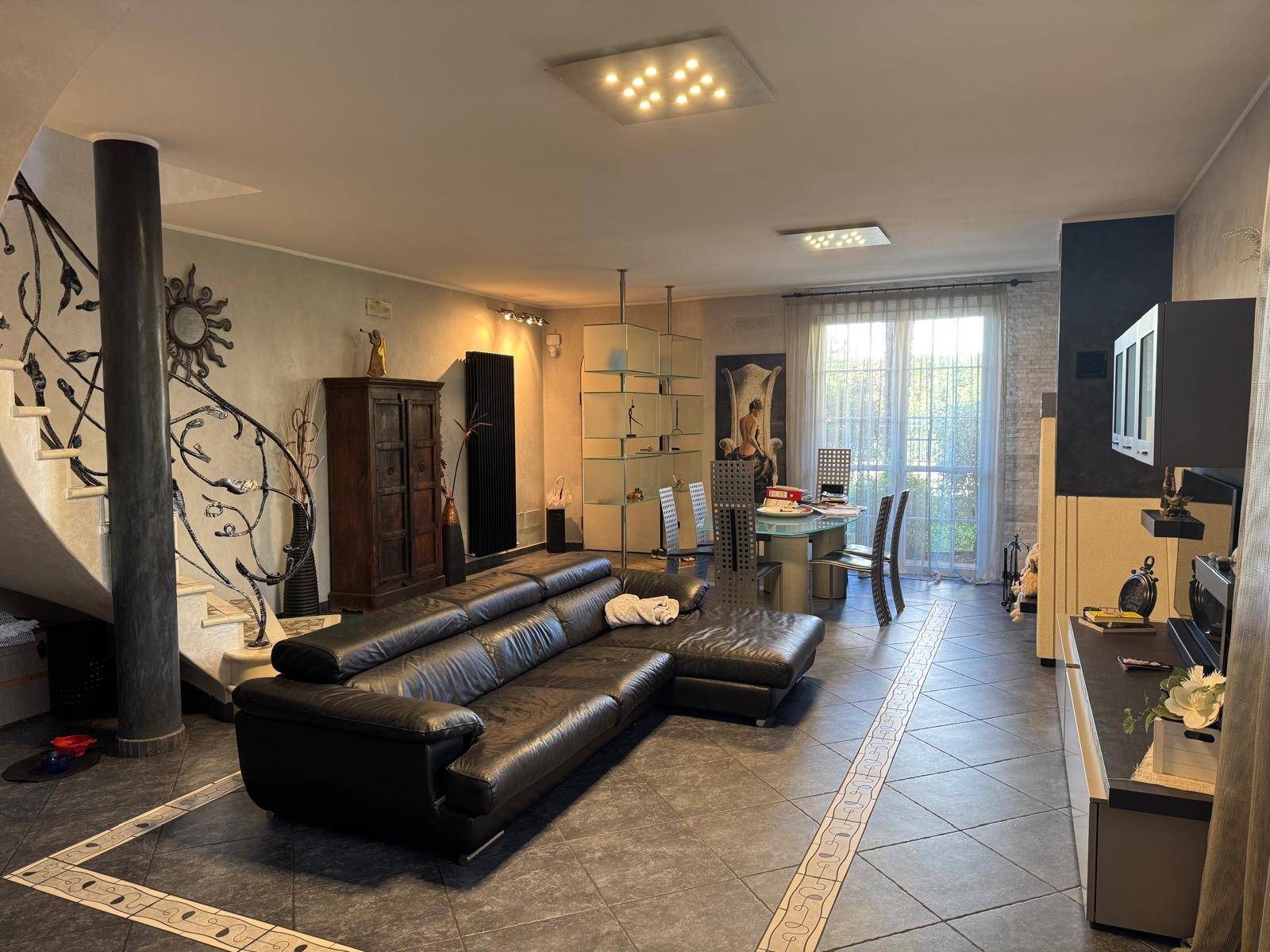 villa bifamiliare in vendita a Rovigo, Tassina